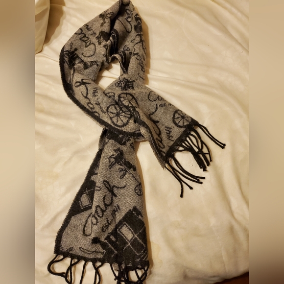 COACH gray black wool horse, carriages, Coach est 1941 rectangular fringe scarf - Picture 3 of 8